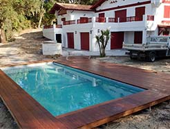 Pose terrasse bois plus remplissage de la piscine